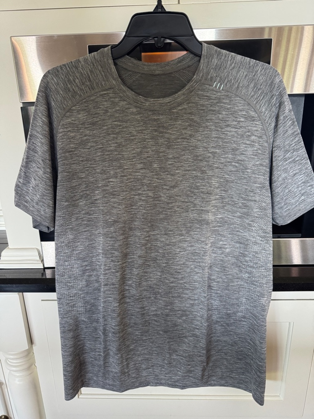 lululemon athletica Men's Heathered Gray Short Sleeve Athletic Tee